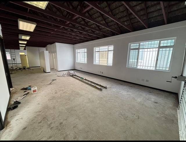 225M² WAREHOUSE TO LET IN EPPING INDUSTRIAL